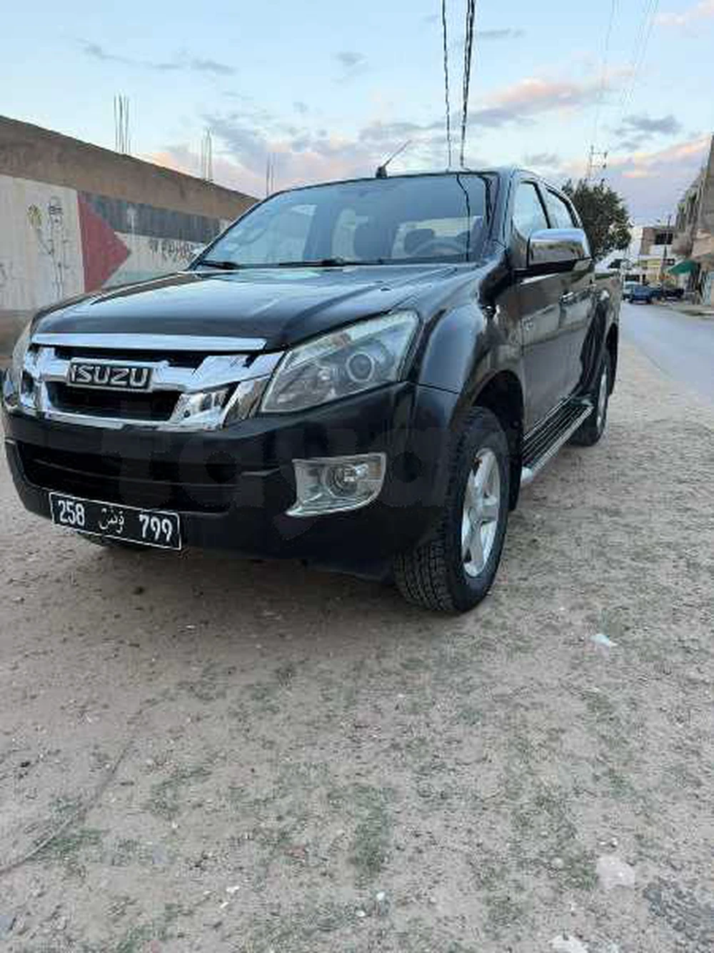 Isuzu D-Max 2.5L - 61 000 km - État Neuf & Full Options - Kasserine